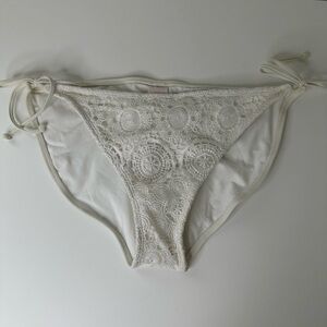 Xhilaration women’s white bikini bottoms with lace detailing size XL